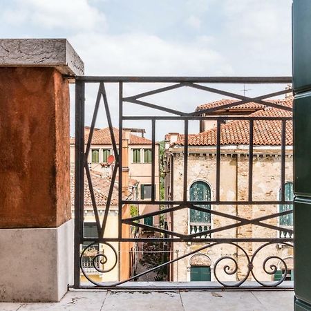 Carmini Canal View And Balcony With Lift 威尼斯 外观 照片